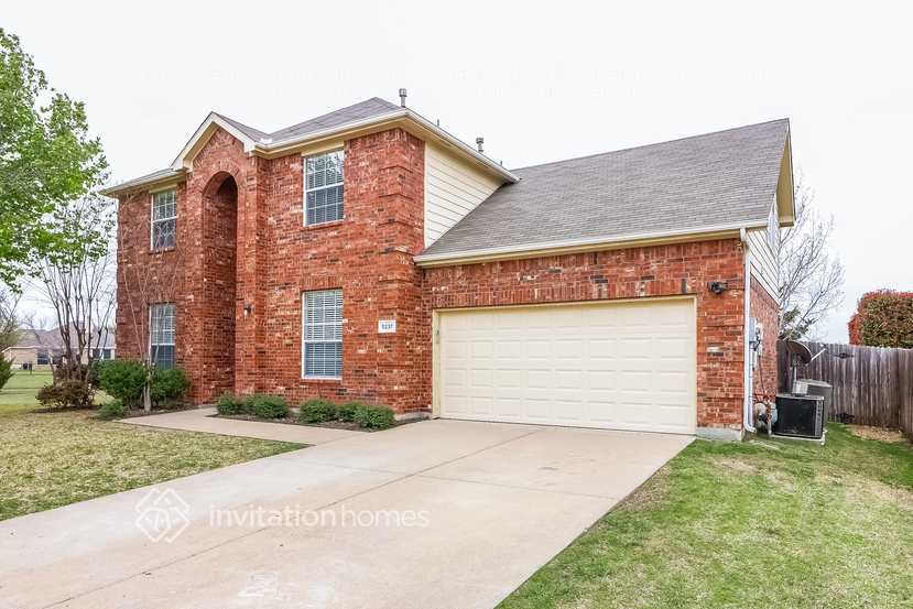 Building Photo - 5237 Bay View Dr