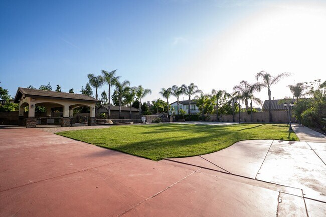 Building Photo - Exceptional estate Located In the highly desirable College Park Community.