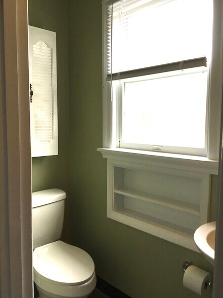 Building Photo - 6 S Ridge Rd