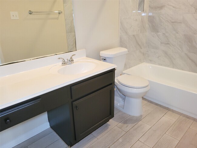 Building Photo - 8611 Pool Creek Dr