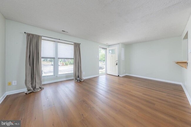 Building Photo - 2307 Greenwood Dr