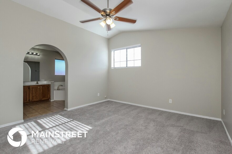 Building Photo - 6520 W Paradise Ln