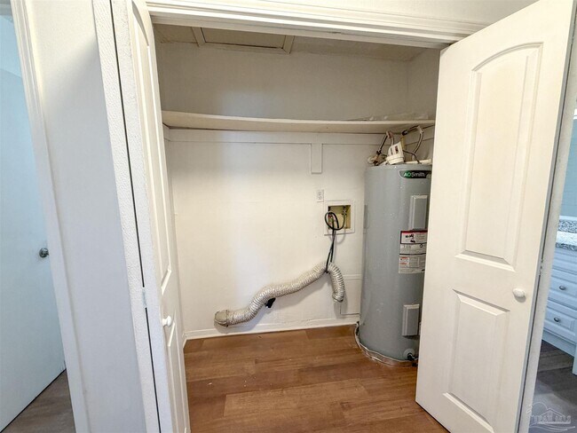 Building Photo - 1500 E Johnson Ave