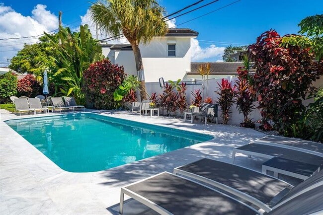 Building Photo - 4804-4806-4806 NE 21st Ave