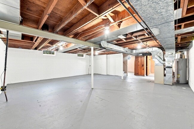 Building Photo - 11386 Hemingway St