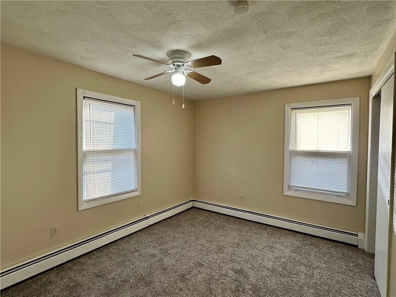 Building Photo - 35 Lancashire St