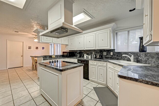 Building Photo - 3631 Glenpine Dr