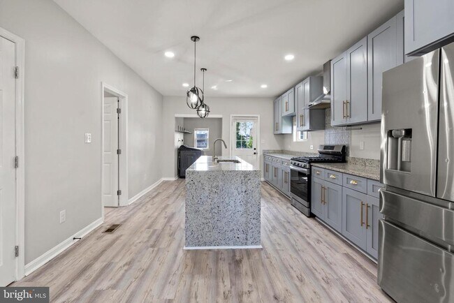 Building Photo - 3809 W Cold Spring Ln