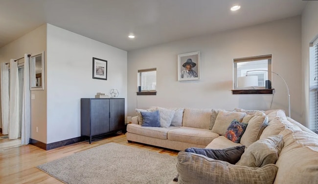 Building Photo - Well-kept Townhome for Rent in Bozeman! Near Parks, Schools and Trails.