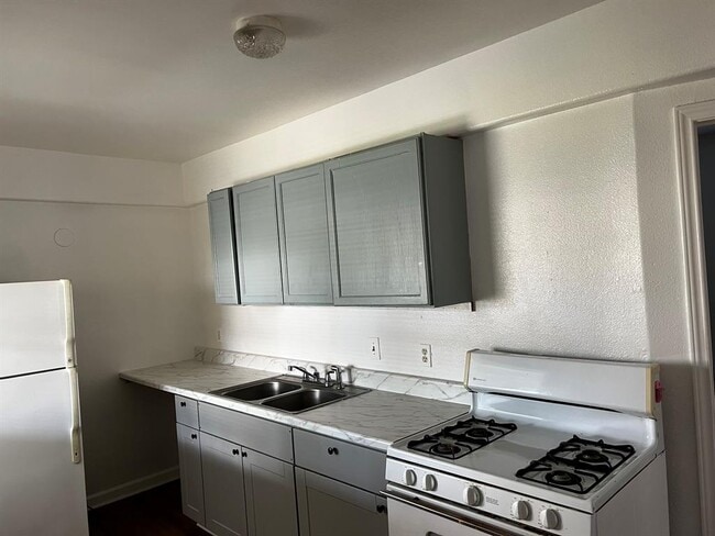 Building Photo - 4817 12th Unit A St