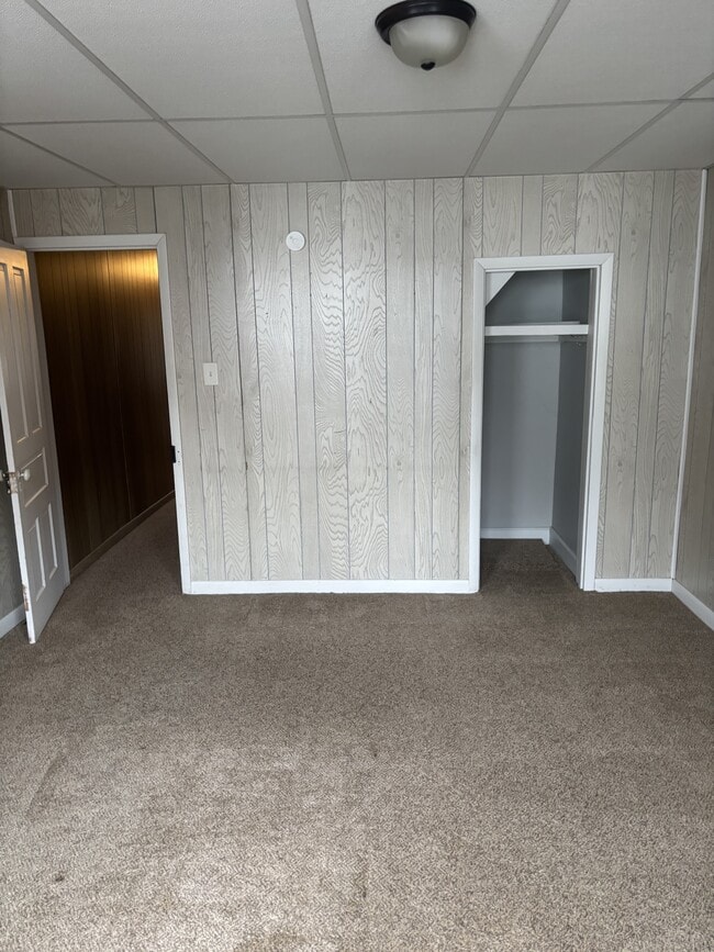 Building Photo - 2 S Vine St