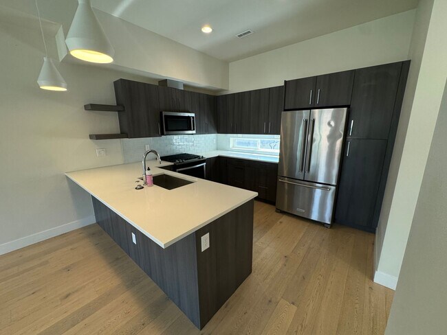Building Photo - Denver Townhome with Great Views - License #2024-ENTITY-0003918