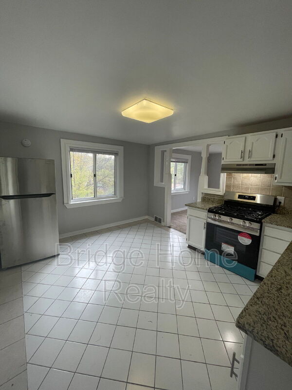 Building Photo - 2404 S 18th St