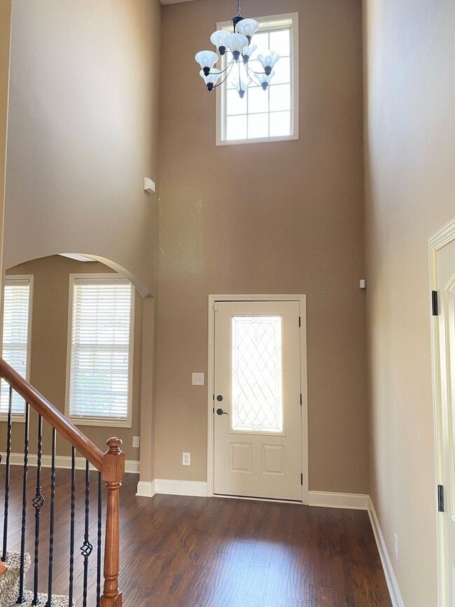 Building Photo - Beautiful Home! 4 Bed 2.5 Bath! Rossview S...