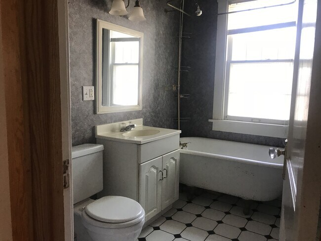 Building Photo - 119 N Normal St