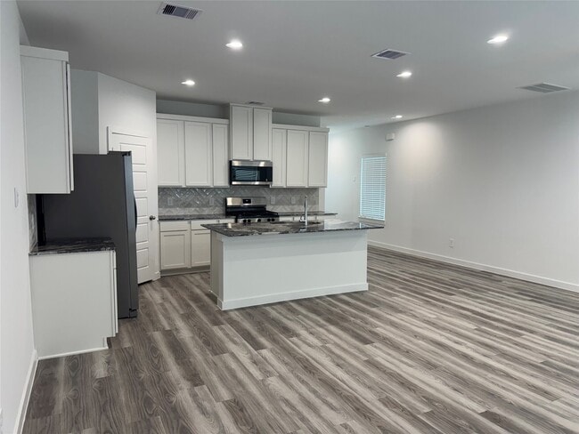 Building Photo - 10203 Spring Branch Trail