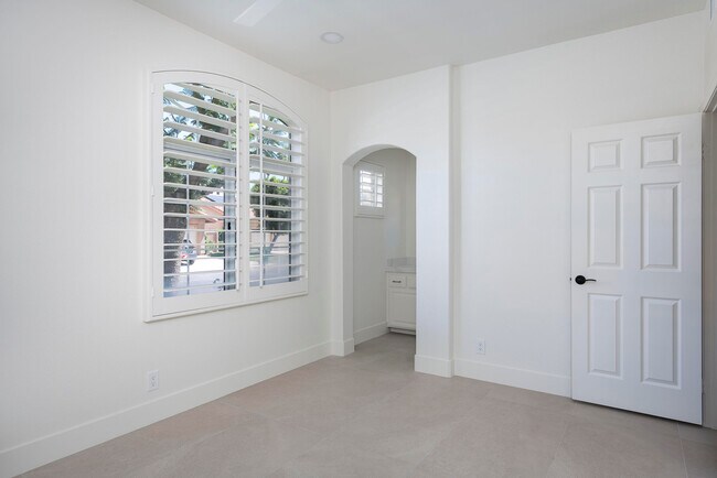 Building Photo - 28 Park Mirage Ln
