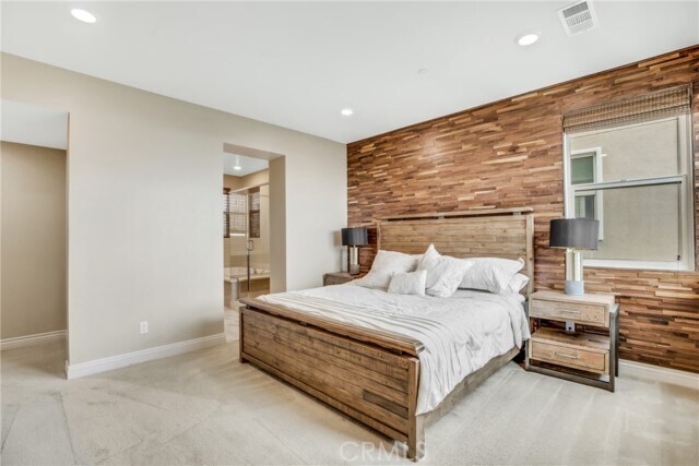 Building Photo - 783 Benchmark