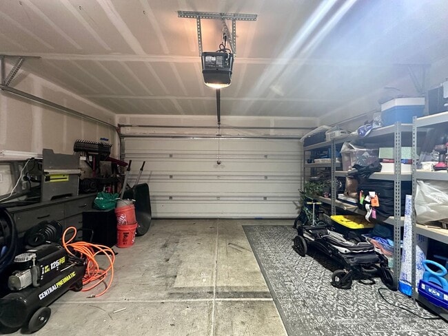 Building Photo - Modern 3-Bedroom 2.5 Bath Single Family Home in Gresham!