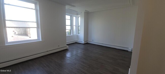 Building Photo - 9 St Joseph's Terrace