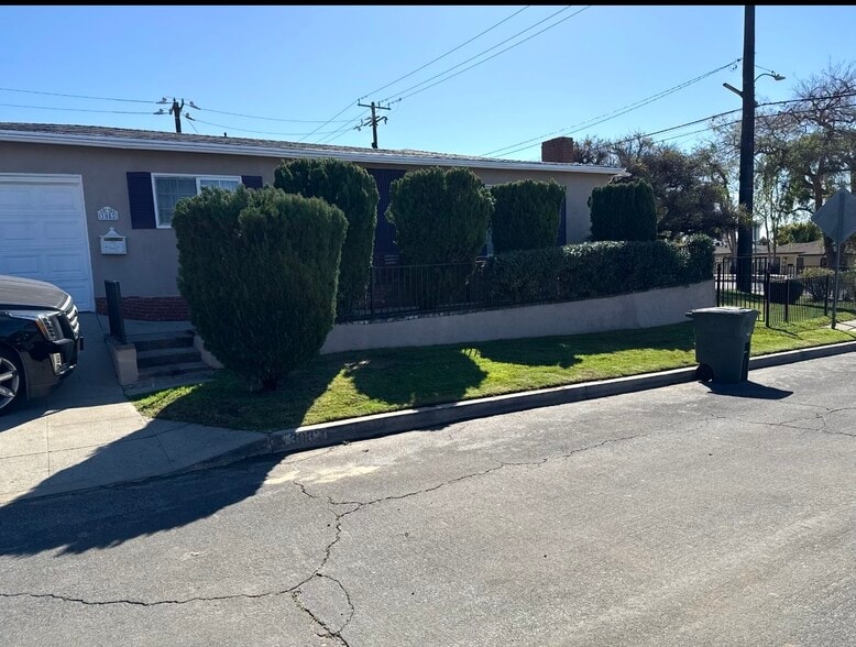 Building Photo - 3082 Thurin Ave