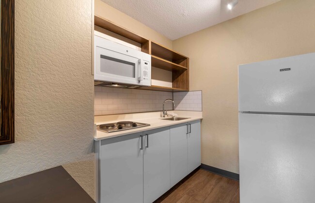 Building Photo - Furnished Studio-Miami - Airport - Doral -...