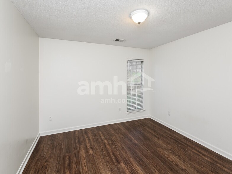 Building Photo - 660 Timber Creek S