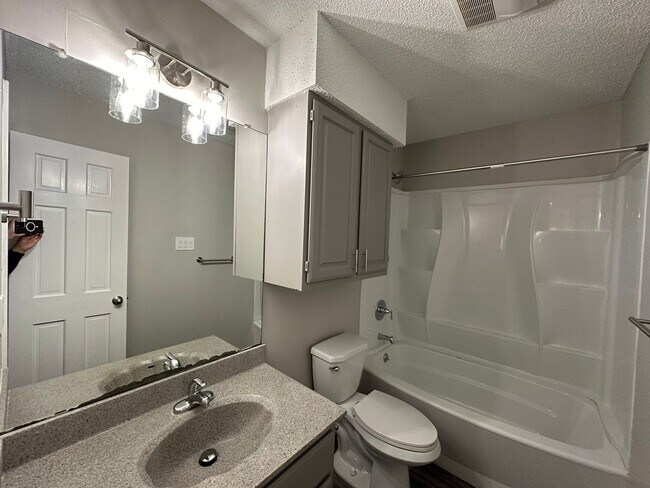 Building Photo - Ernest Properties 2 (295 Mooring Cir)