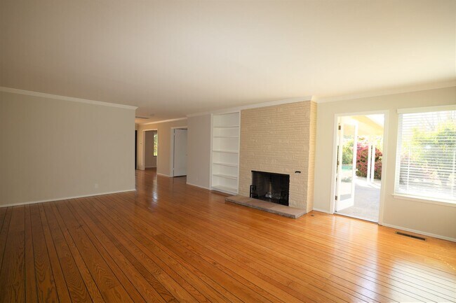 Building Photo - 25 Genevra Rd