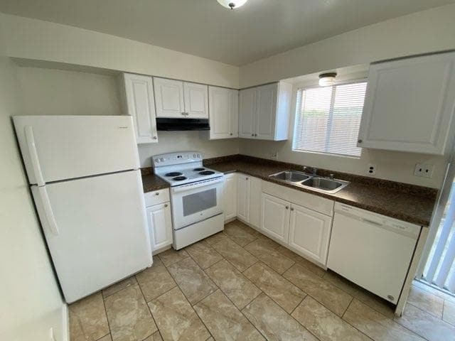 Building Photo - 3344 E Sierra Madre Ave