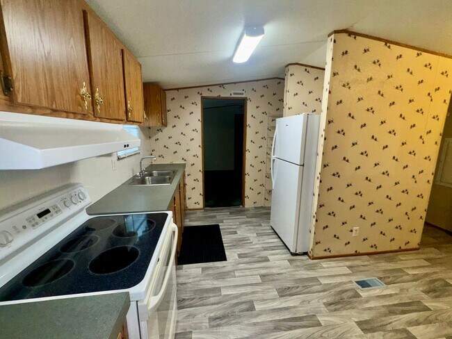 Building Photo - 641 Bayou Dr