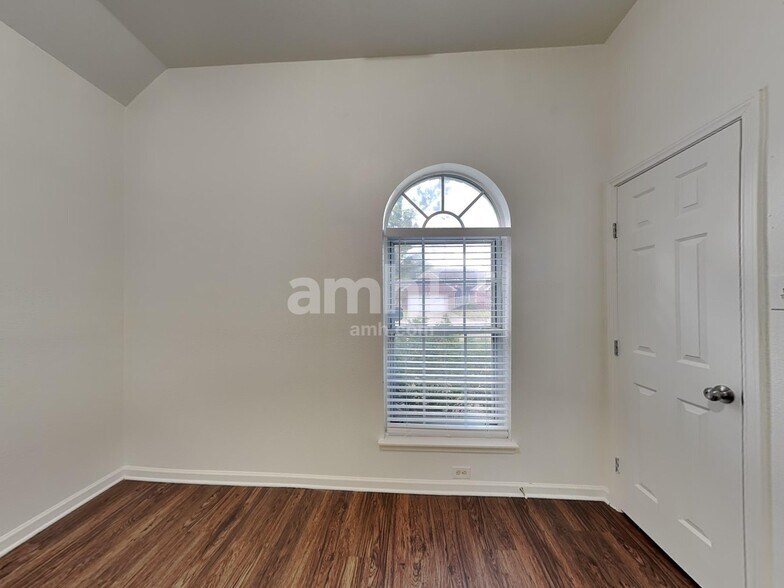 Building Photo - 1601 Oak Pl Ct