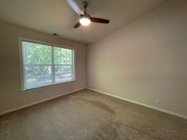 Building Photo - Exceptionally Spacious and Modernized 2x2 Townhouse w/Garage and Washer/Dryer Hookups!