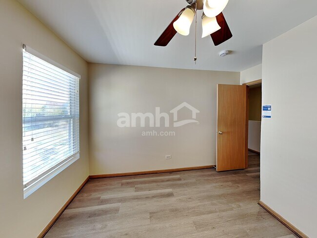 Building Photo - 1612 Lake Pointe Dr