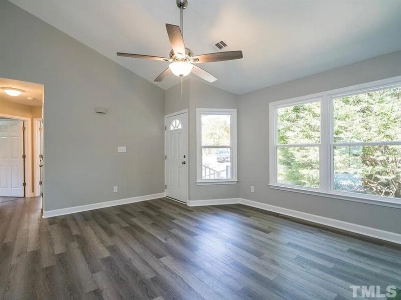 Building Photo - Room in House on Harmony Ct