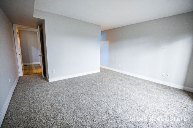 Building Photo - 2nd Floor LoHi 2 Bed 1 Bath with a Private...