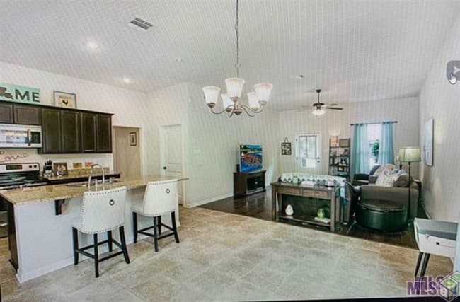 Building Photo - 715 Northbrook Dr