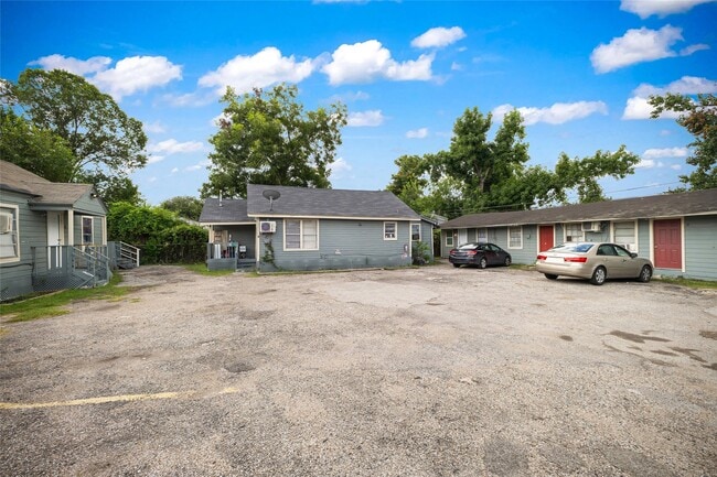 Building Photo - 13928 Bandera St