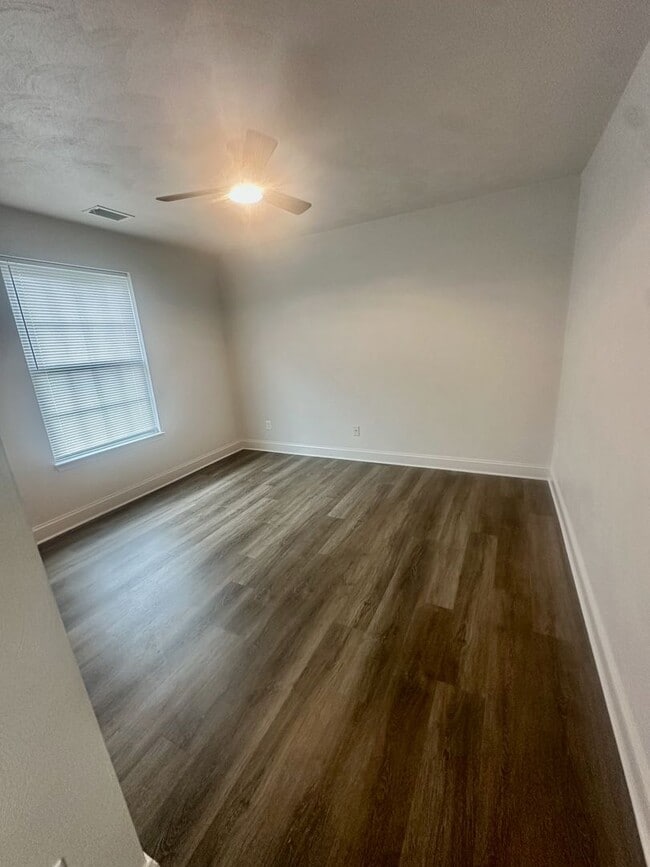 Building Photo - 1606 Parks Ave