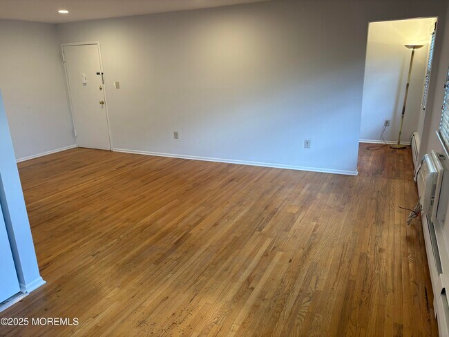 Building Photo - 94 Stonehurst Blvd