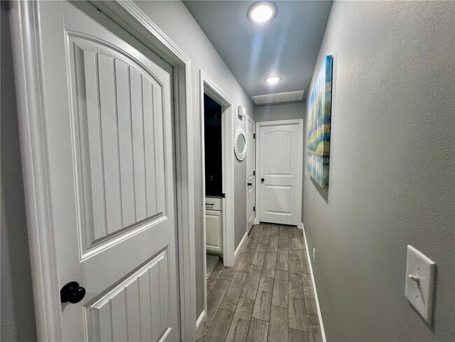 Building Photo - 2350 Cameo Ln