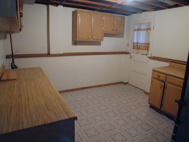 Building Photo - House For Lease