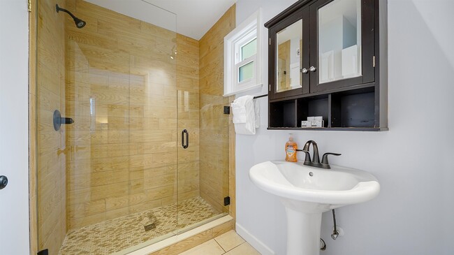 Building Photo - 14 Sanchez Ave