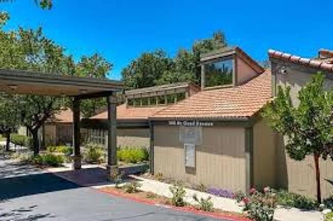 Building Photo - Stunning 2-Bed, 2-Bath Retreat