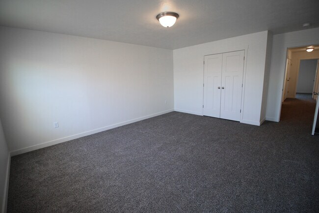 Large Upstairs Bedroom (#2) - 14507 S. Abbey Bend Lane