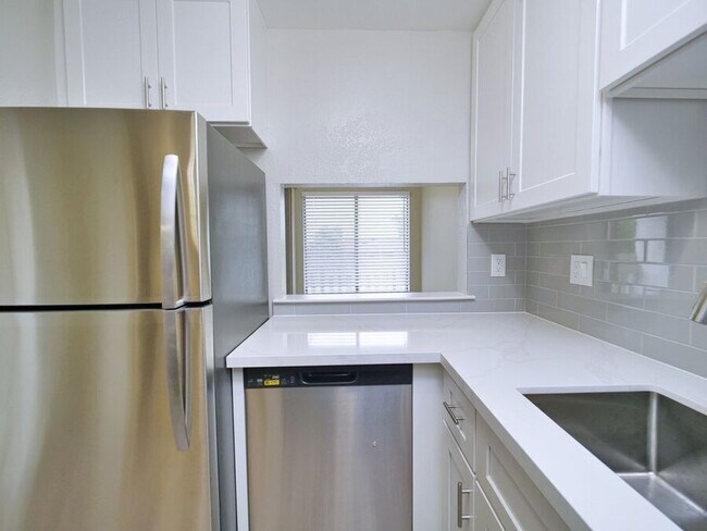 Building Photo - 920 Fletcher Ln