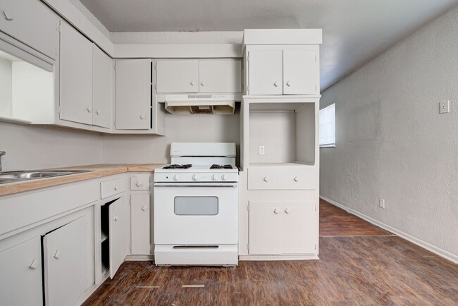 Building Photo - 1528 SE 49th Terrace