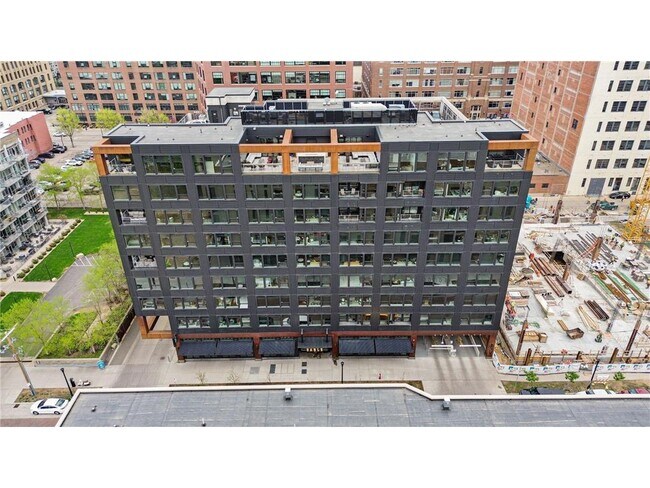 Building Photo - 728 N 3rd St