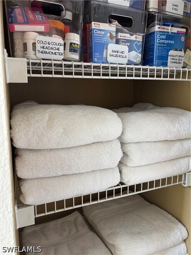 Building Photo - 1156 Oakes Blvd