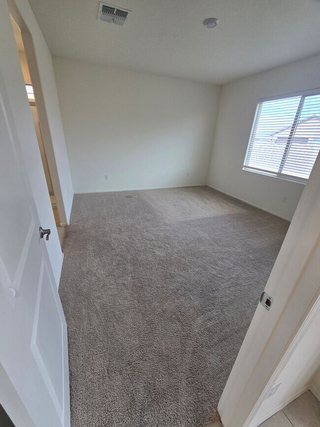 Building Photo - Like-New Home in Southeast Tucson’s Most Desirable Neighborhood!